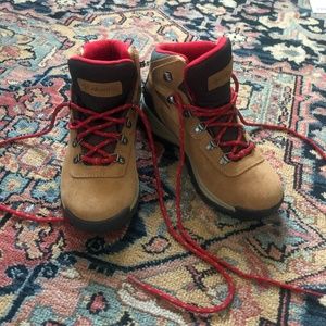 Brand New Women's Columbia Newton Ridge Plus Hiking Boot
